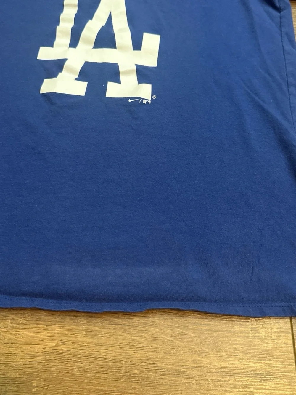 Nike  Women LA Logo T-Shirt in Royal Blue